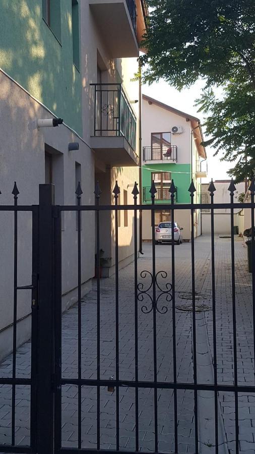 Apartament Teo Caransebeş Exterior foto