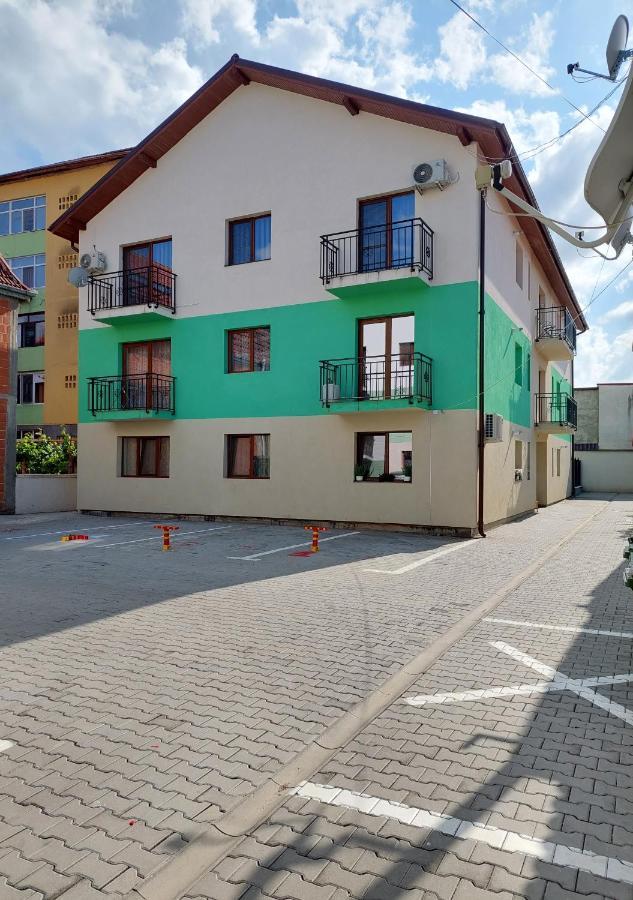 Apartament Teo Caransebeş Exterior foto